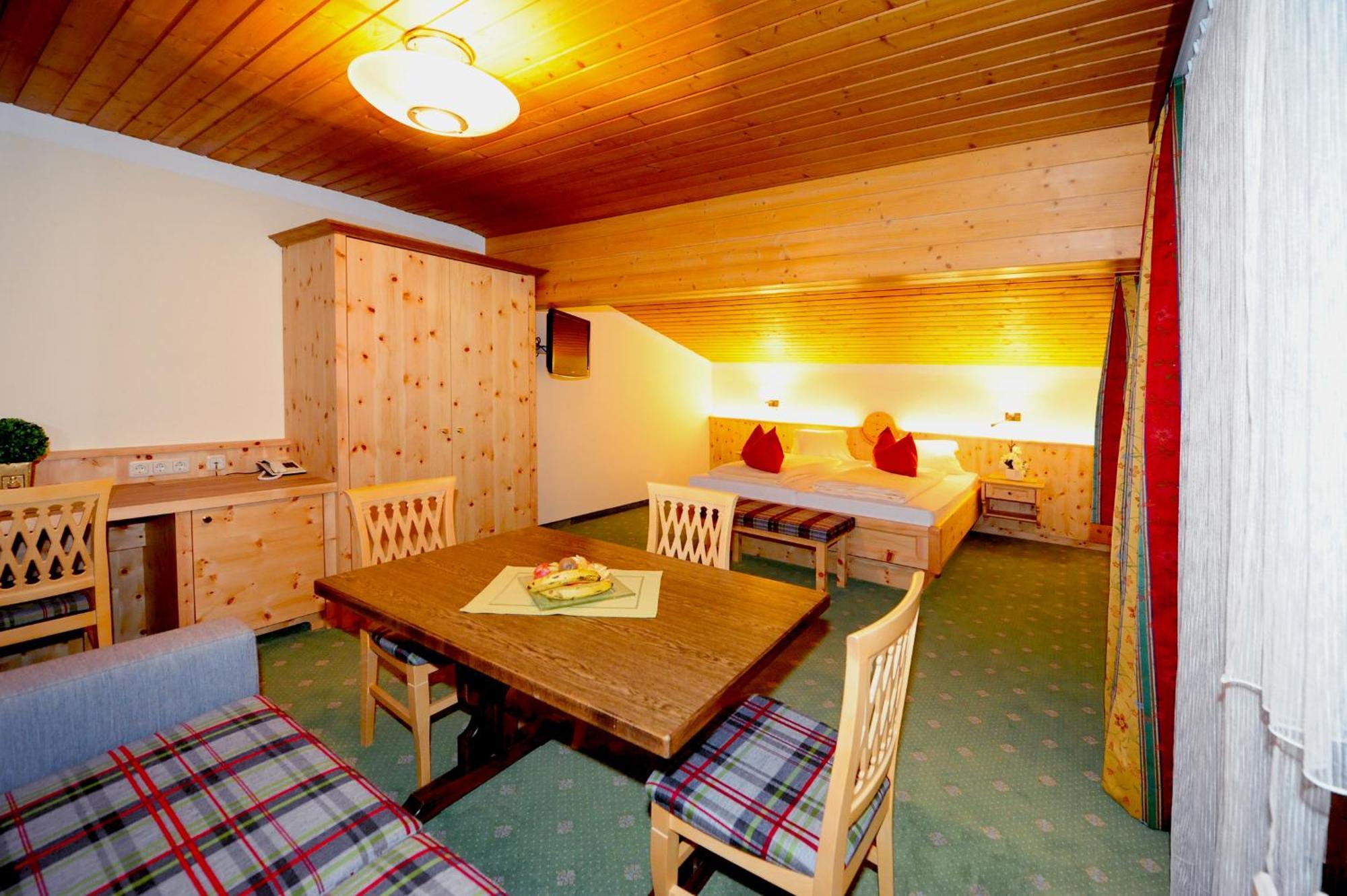 Ski In Ski Out Hotel Unterellmau Saalbach-Hinterglemm Ruang foto